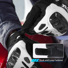 WTACTFUL ventilated design promotes all-day riding comfort.