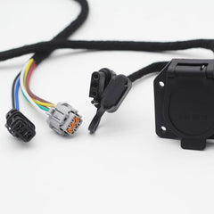 Wzytshun compatible connectors enable multi-trailer towing on eligible vehicles.