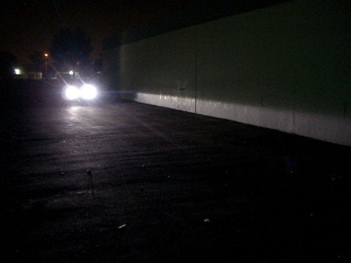 Xentec 9006 Ultra White bulb installed in socket demonstrates compatibility.