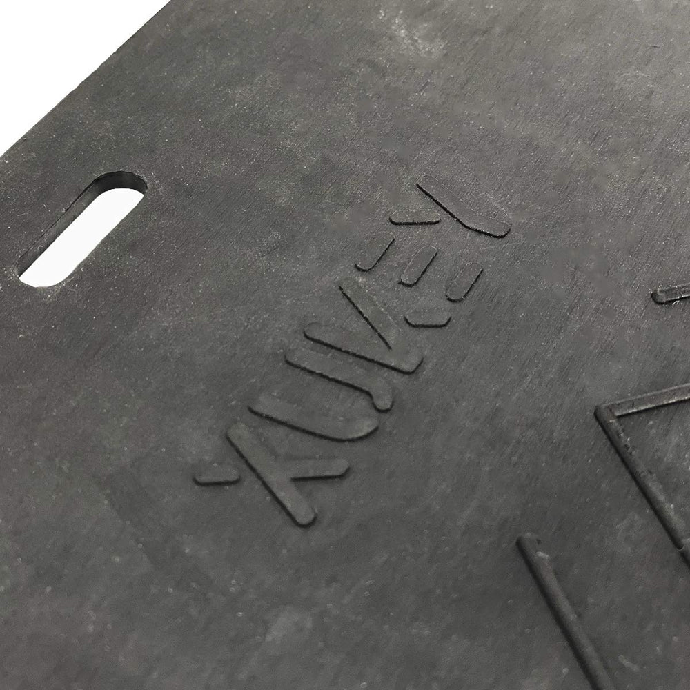 XUKEY mud flaps minimize spray to keep cabin cleaner.