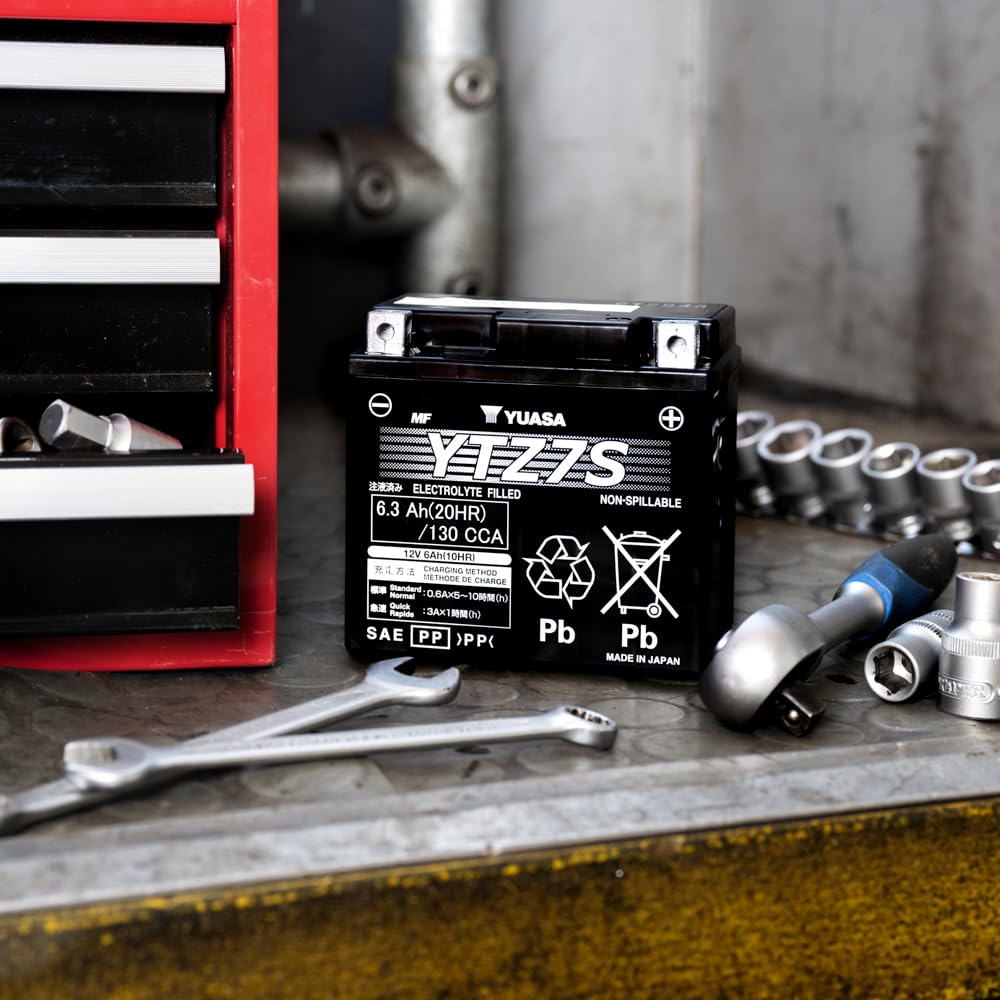 Yuasa YUAM727ZS side view, high-performance grid design boosts starting power.