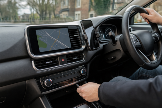 Connecting a phone to a car's infotainment screen for CarPlay troubleshooting, UK PlentyTorque guide