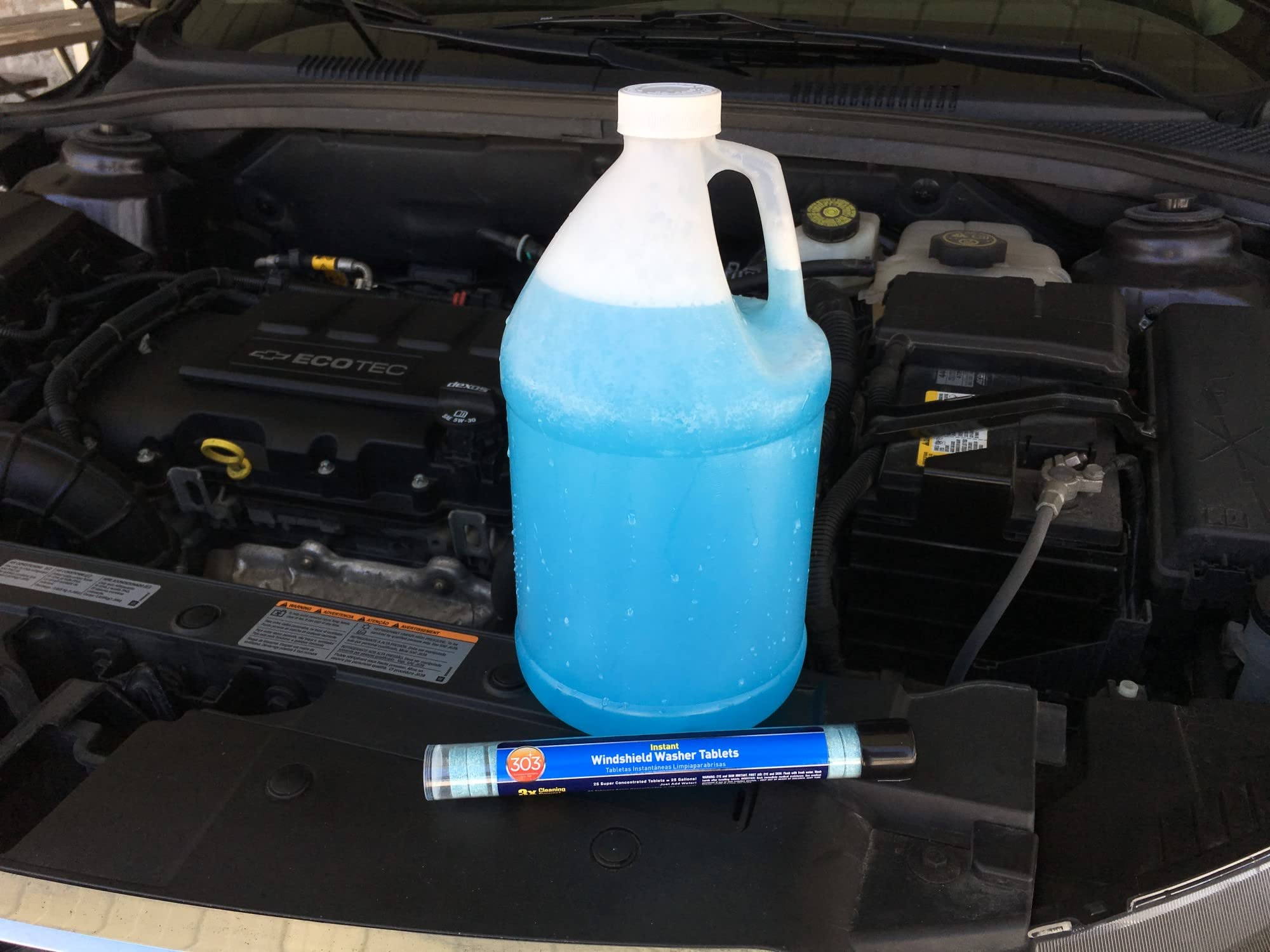 Safe for rubber and paint surfaces during windshield cleaning with 303