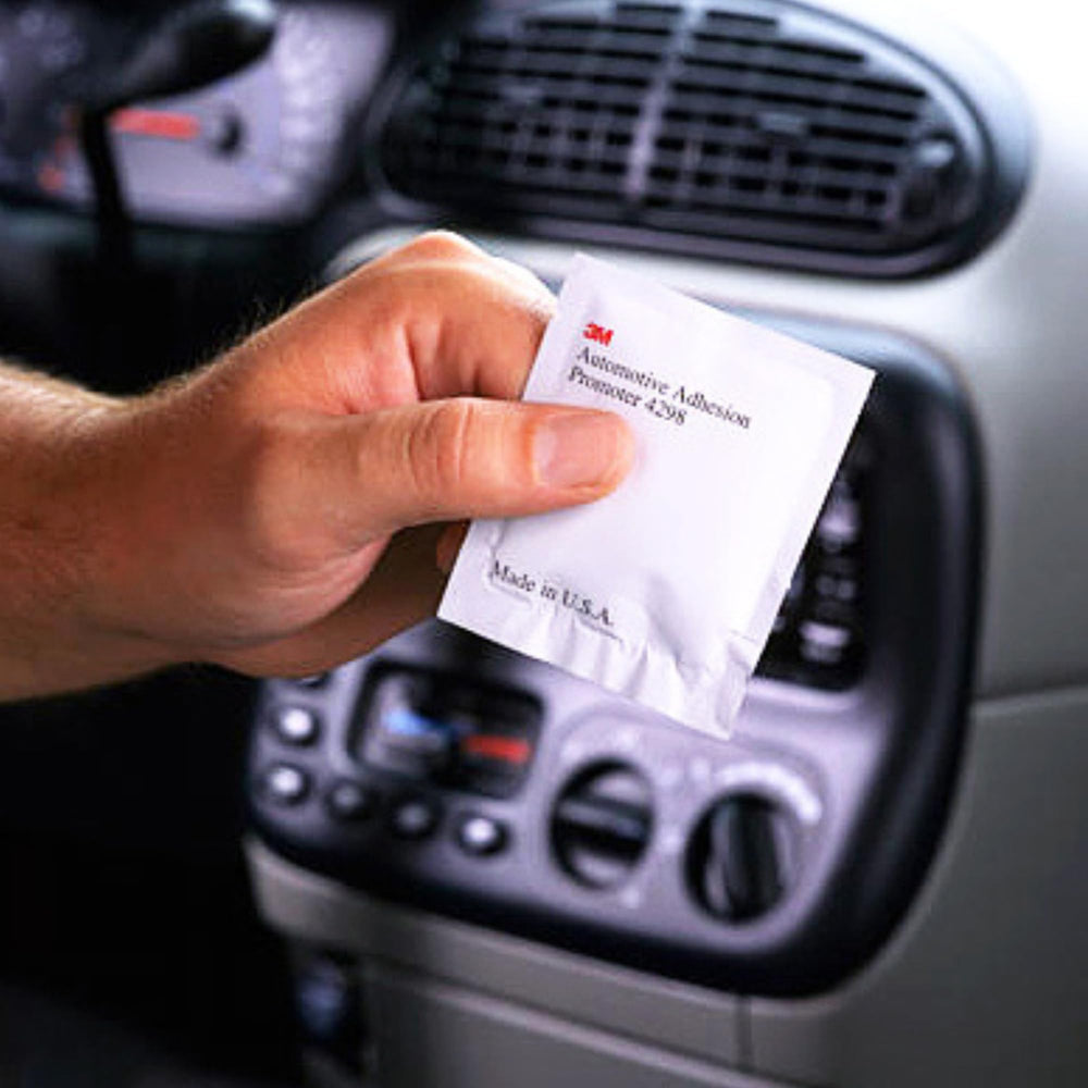 3M Adhesion Promoter 4298 is UV detectable for quick coverage verification