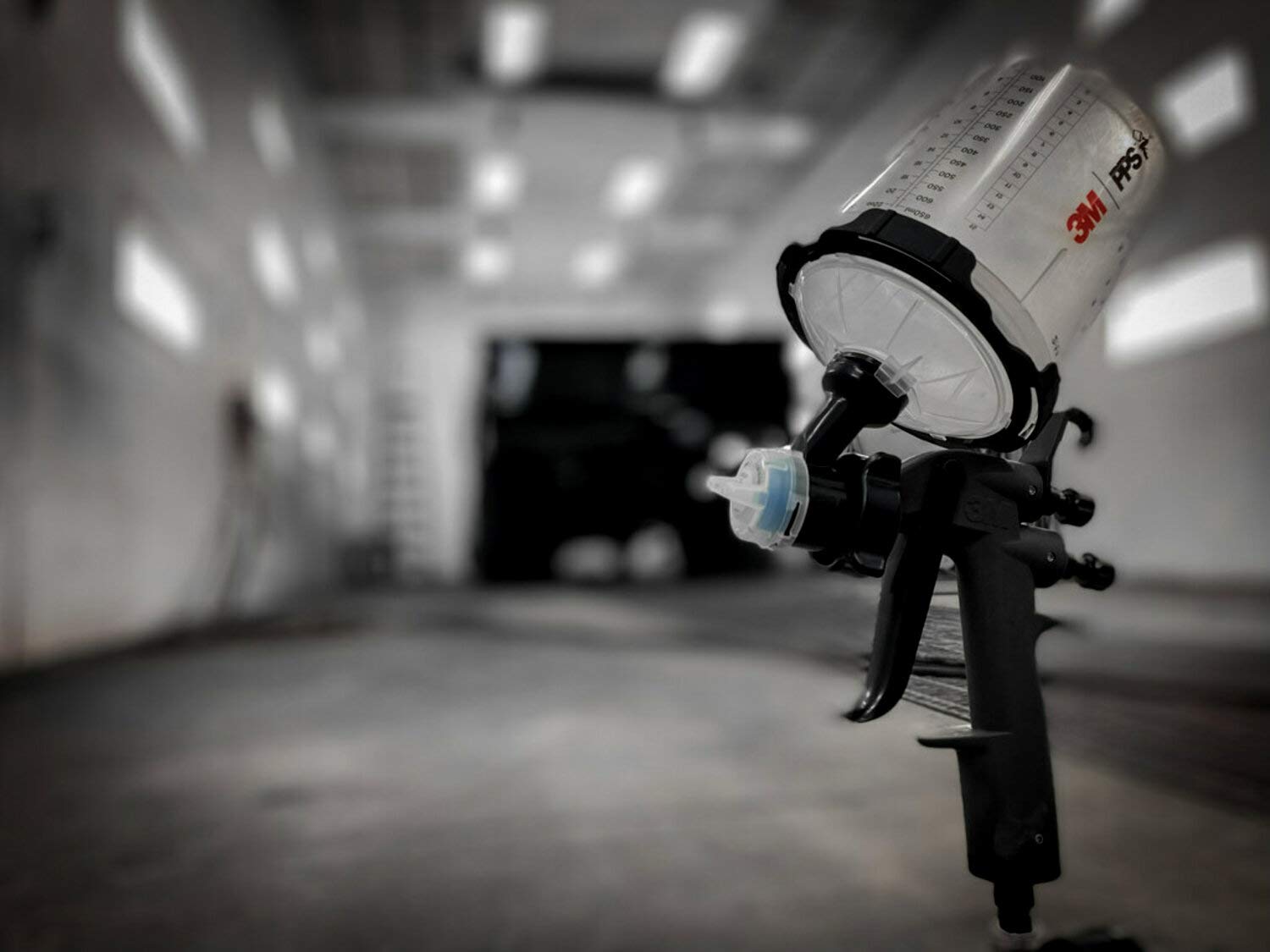 3M Performance Spray Gun supports pressure hose or gravity cup spraying.