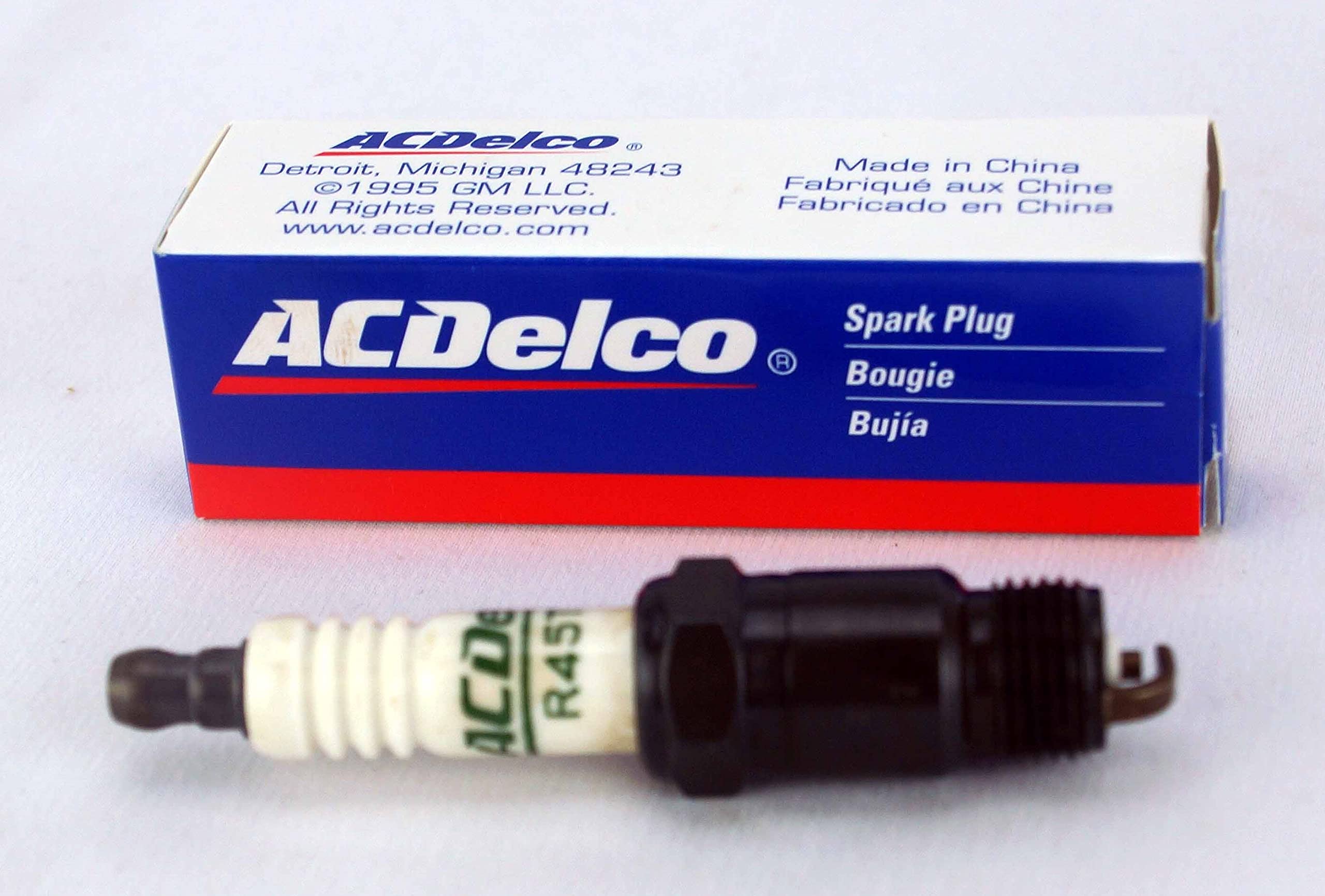 ACDelco R45ts Pkg 8 copper-core spark plugs, enhanced heat transfer for reliable starts.