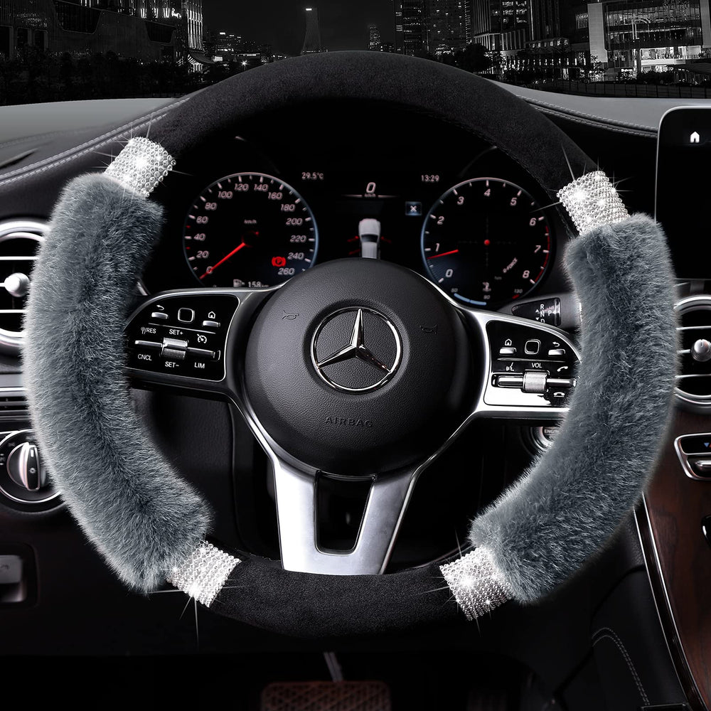 Achiou soft fluff grip improves hand feel during drives.
