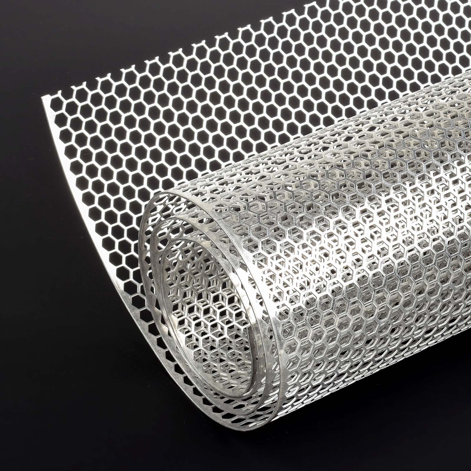 AggAuto universal grille mesh protecting radiator from debris