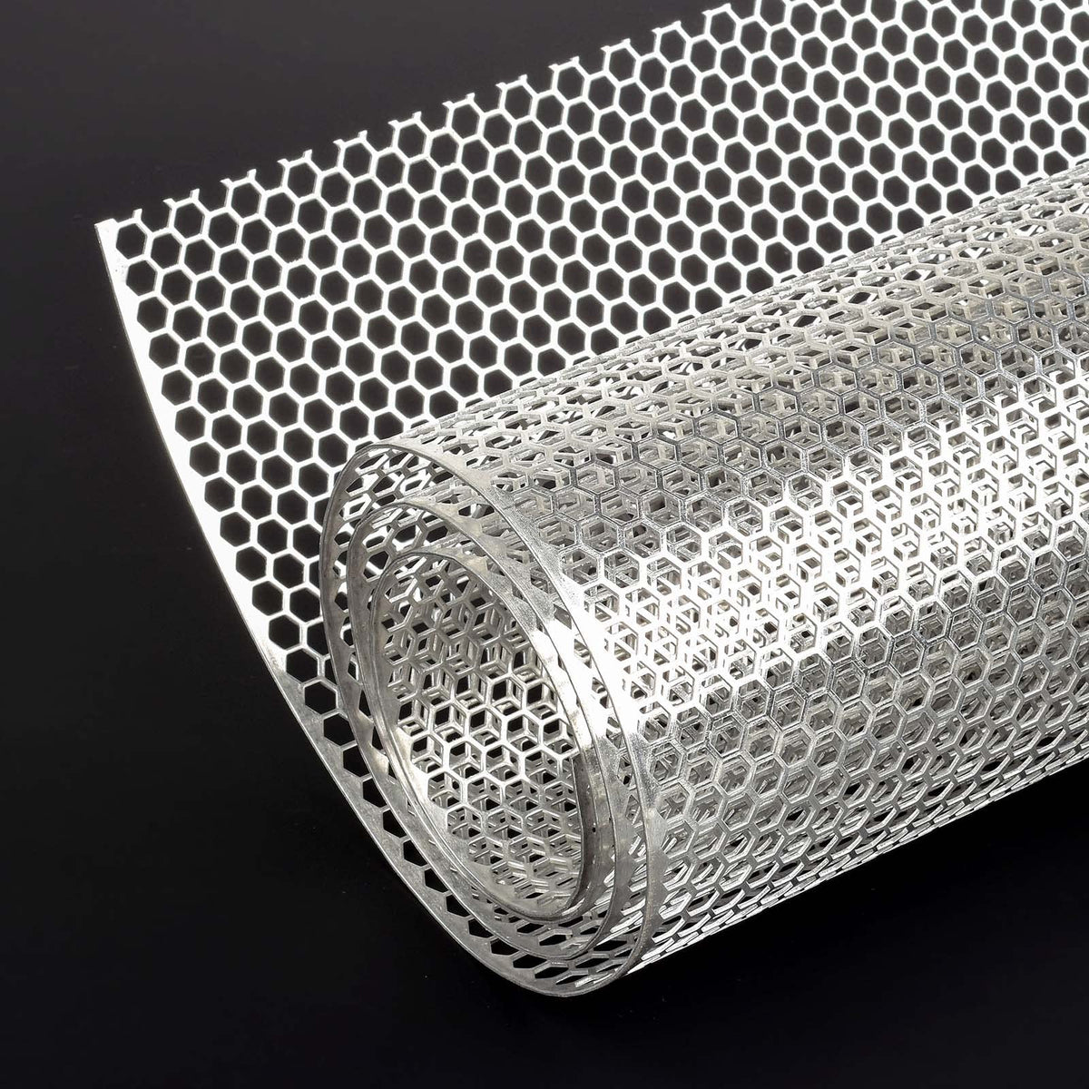 AggAuto universal grille mesh protecting radiator from debris