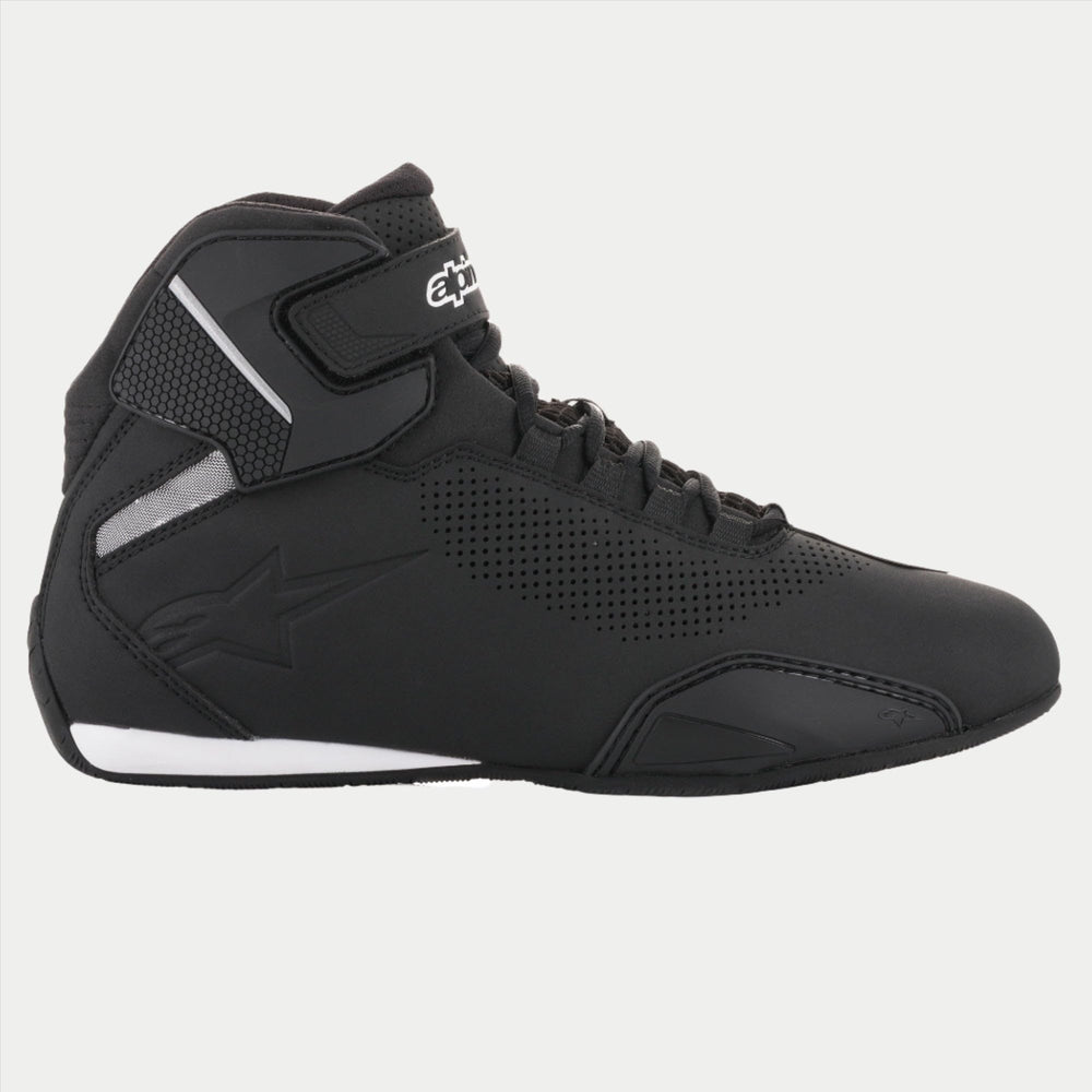 Ankle straps reinforce protection while maintaining a streamlined, comfortable profile during rides.