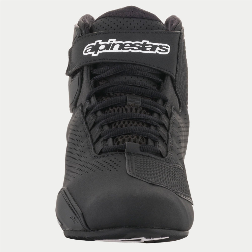 Alpinestars Sektor mesh ventilation panels provide cooling airflow on hot days.