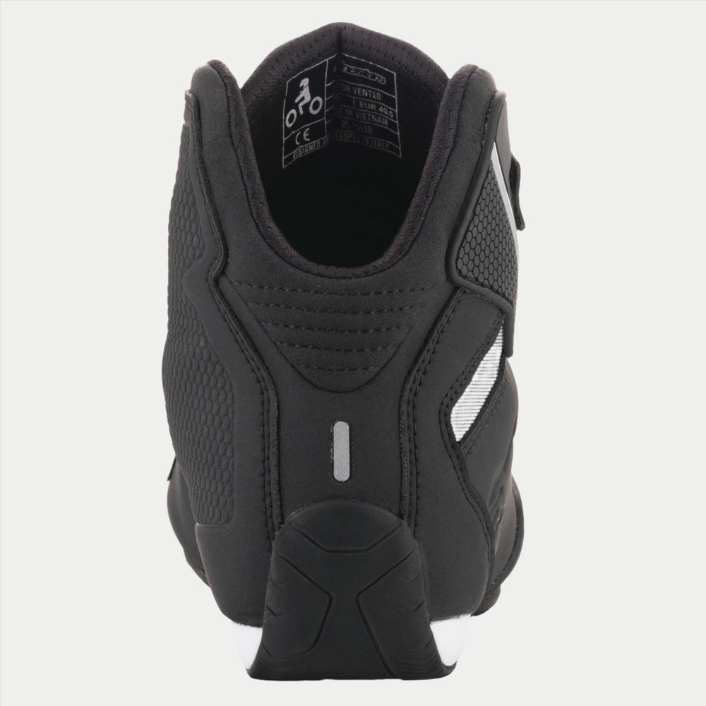 Alpinestars Sektor padded interior lining and contoured sole for all-day comfort.