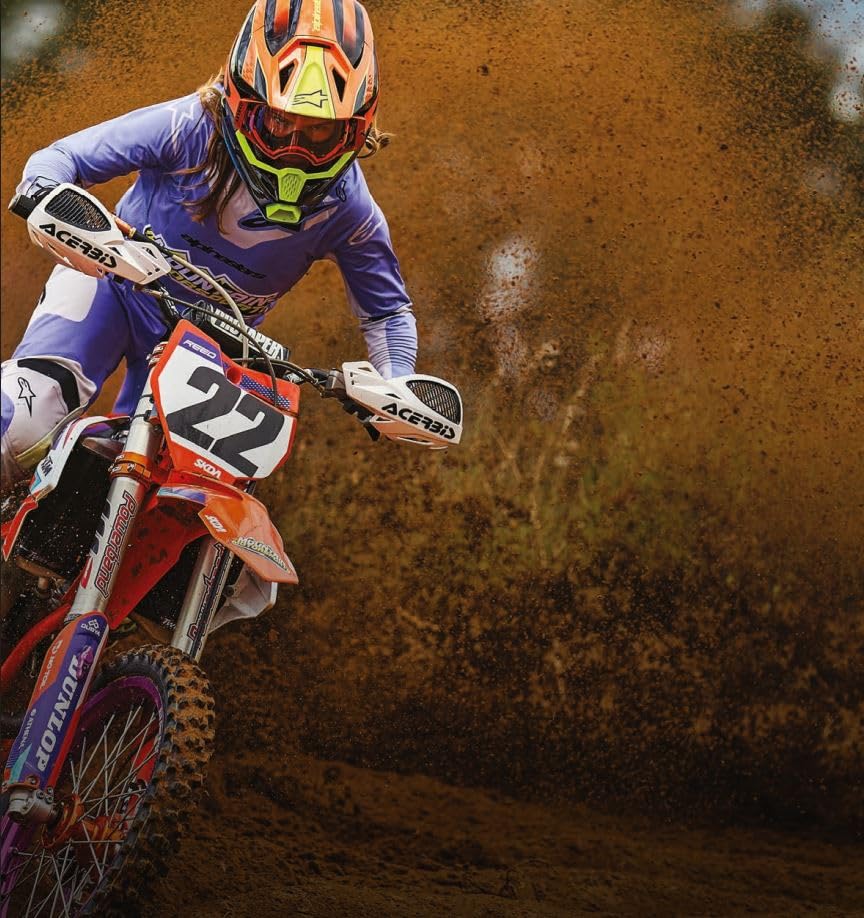 Alpinestars SM3 Solid Helmet side view highlighting lightweight construction for reduced rider fatigue.
