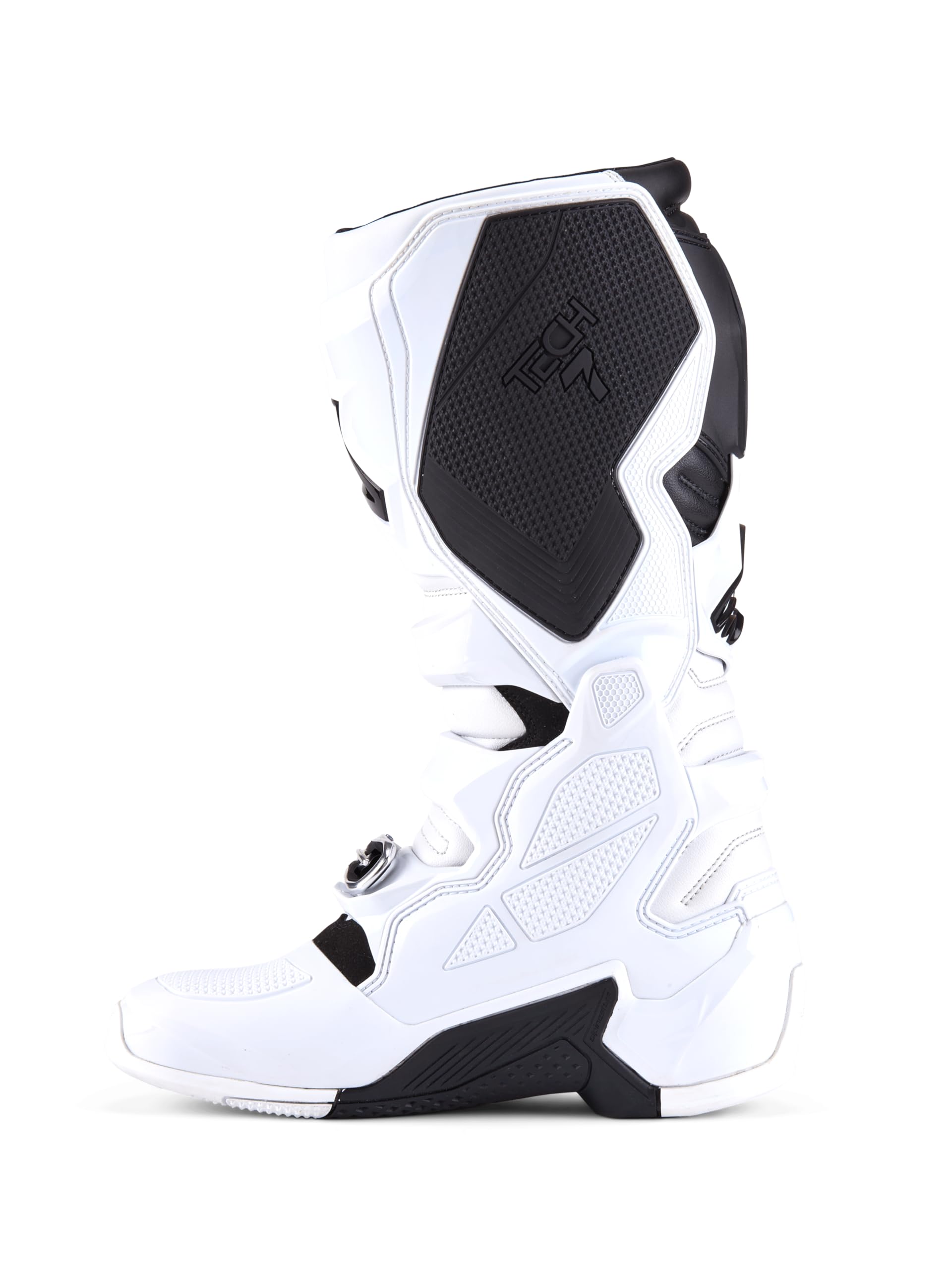 Front buckle closure and gaiter seal keep dirt out and feet dry