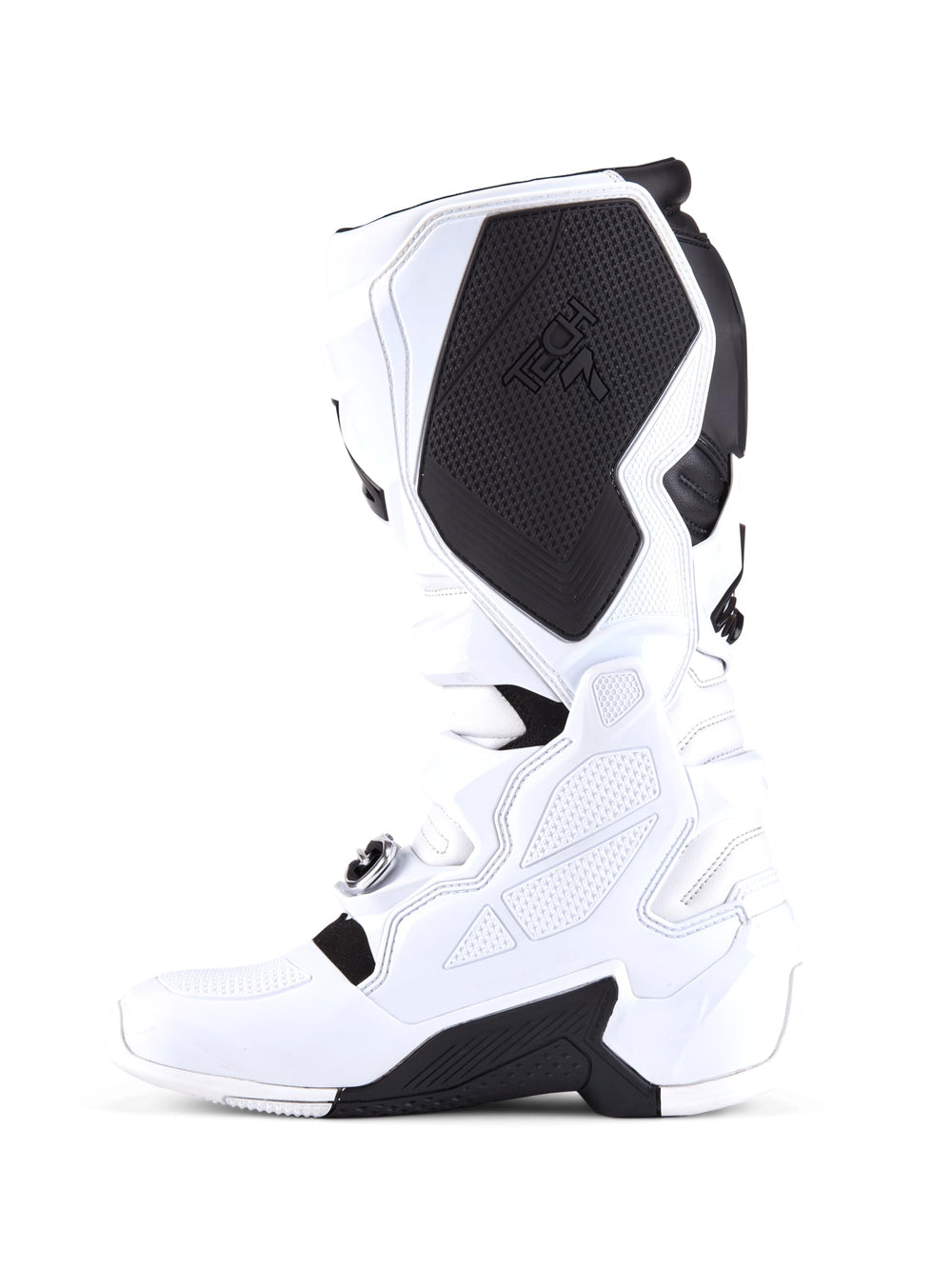 Front buckle closure and gaiter seal keep dirt out and feet dry