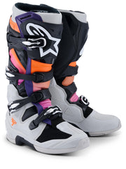 Alpinestars Tech 7 buckles and closures provide secure fit and quick adjustment on the trail.