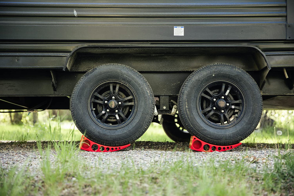 Andersen Hitches lifetime warranty badge on leveler accessories.