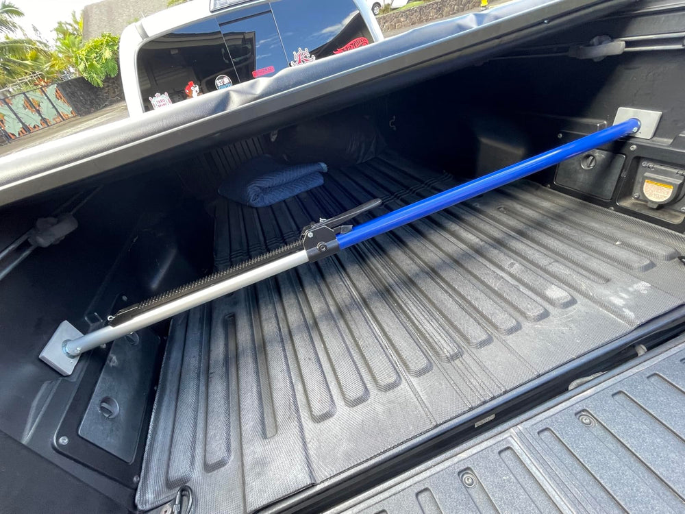 ANLU LOAD cargo bar used as a divider in a van for organized space