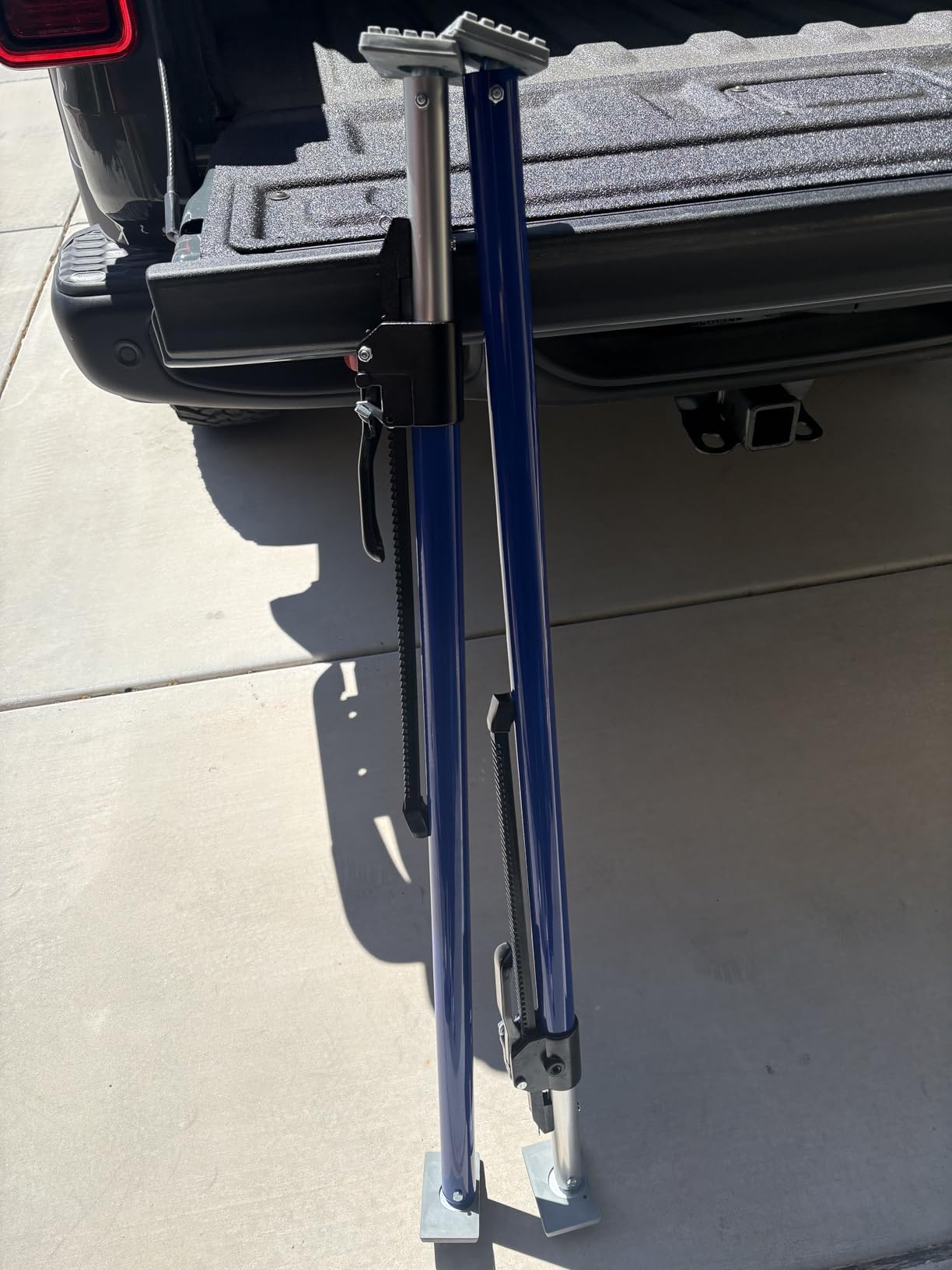 ANLU LOAD cargo bar used as shelf divider to maximize storage