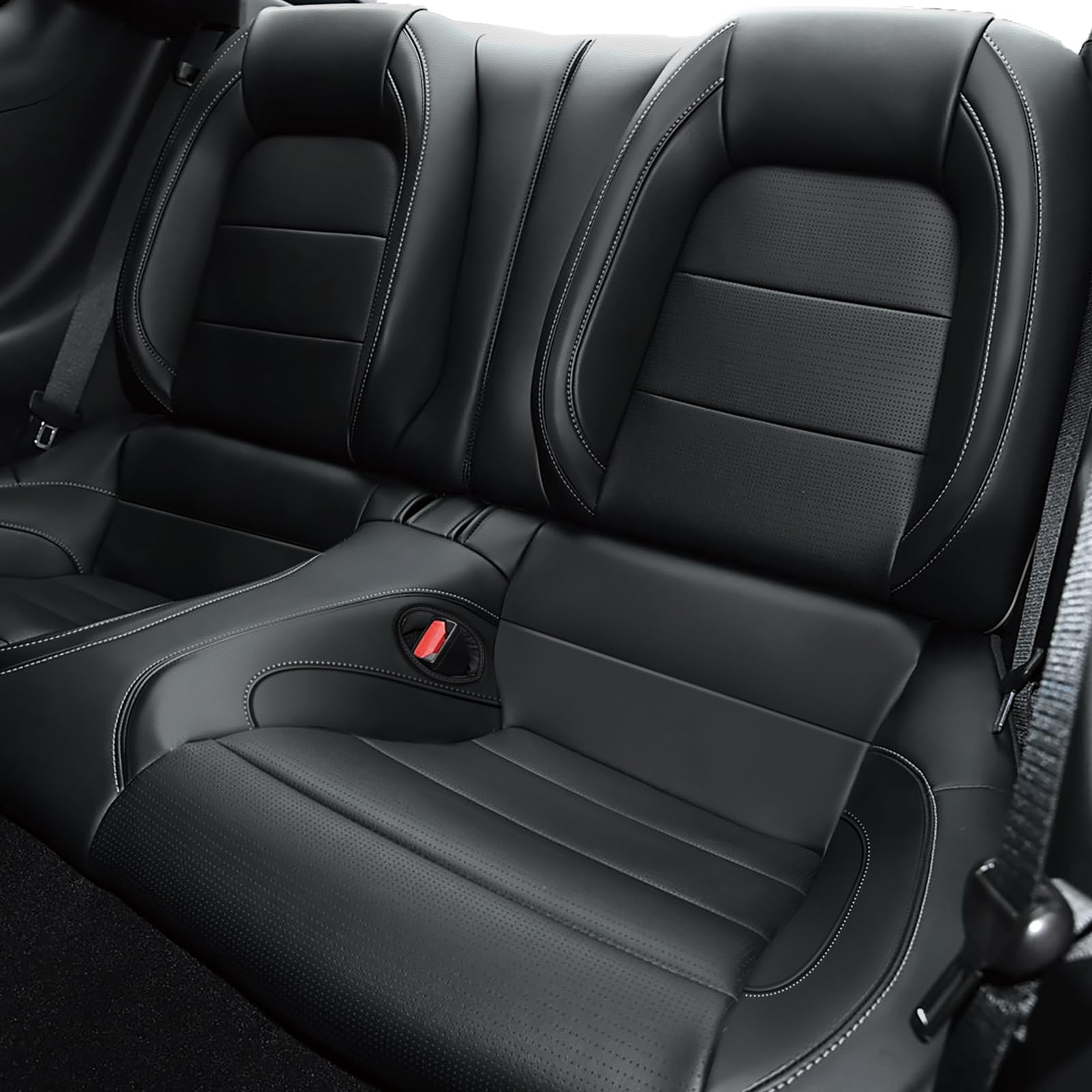 AOMSAZTO Mustang seat cover front right showcases water resistance