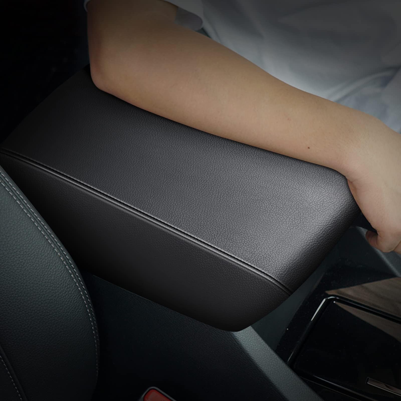 AOMSAZTO Sentra armrest cover side detail highlighting stitching