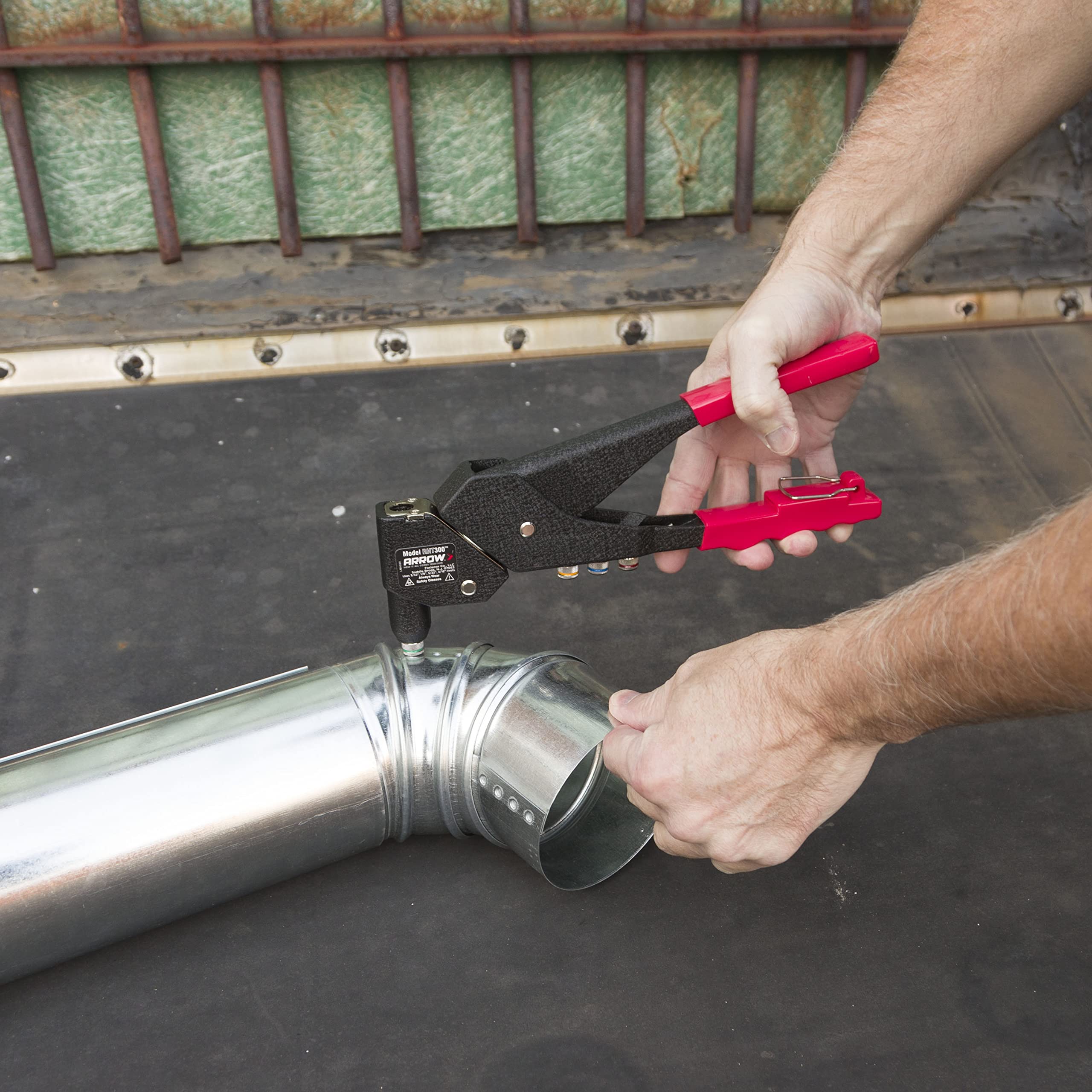 Arrow RHT300 spring-loaded handles ease loading and operation.