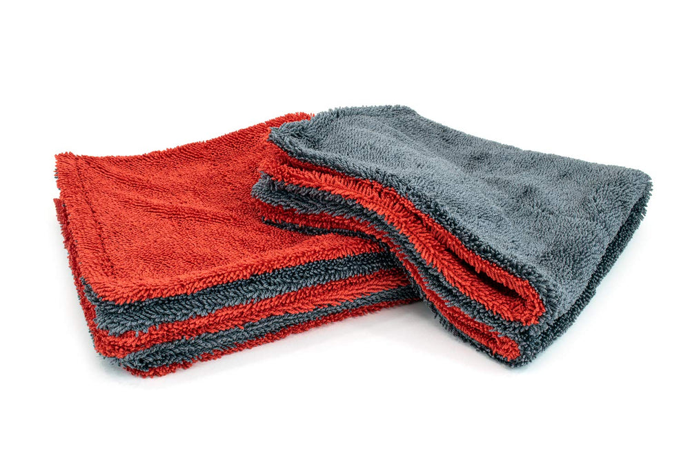 Autofiber Dreadnought Jr microfiber towel demonstrates high absorbency on the first pass for quick drying.