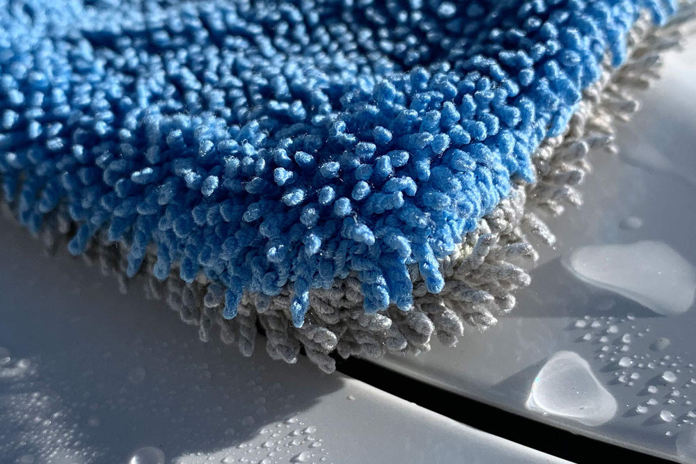 Autofiber Dreadnought XL glass-cleaning towel leaves lint-free, streak-free windows