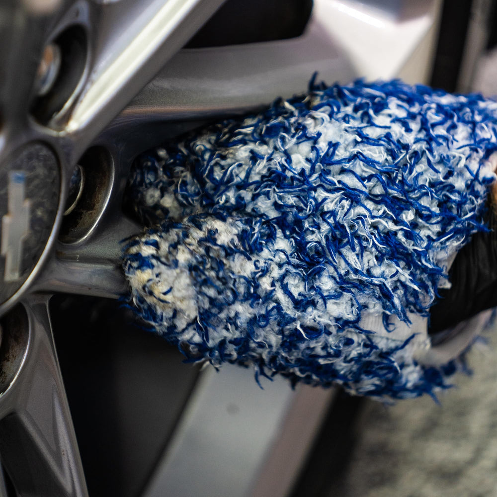 Autofiber Wheel Paw microfiber close-up emphasizes plush fibers for deep cleaning.