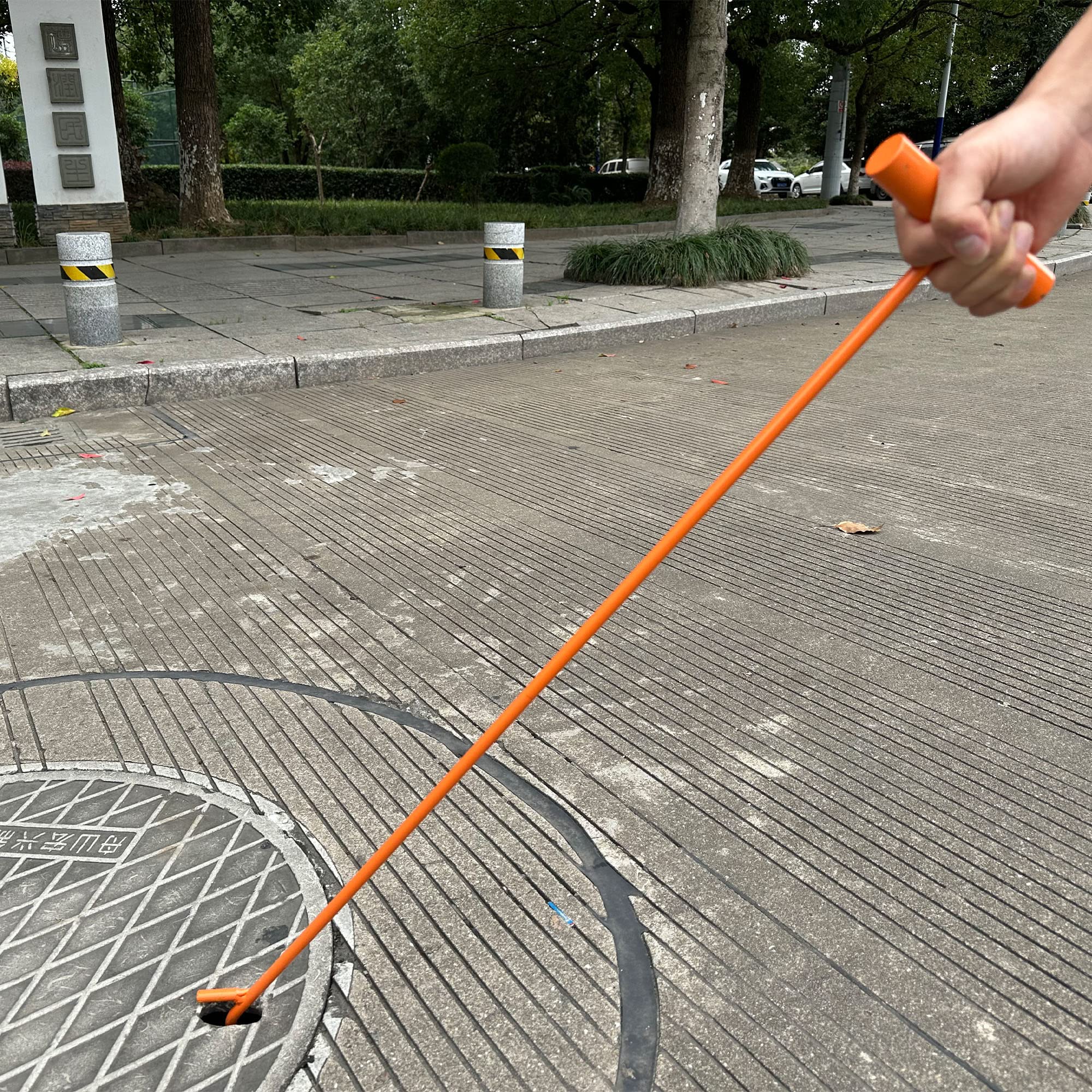 AUTOAlkins T-handle grip offers comfortable control during work.