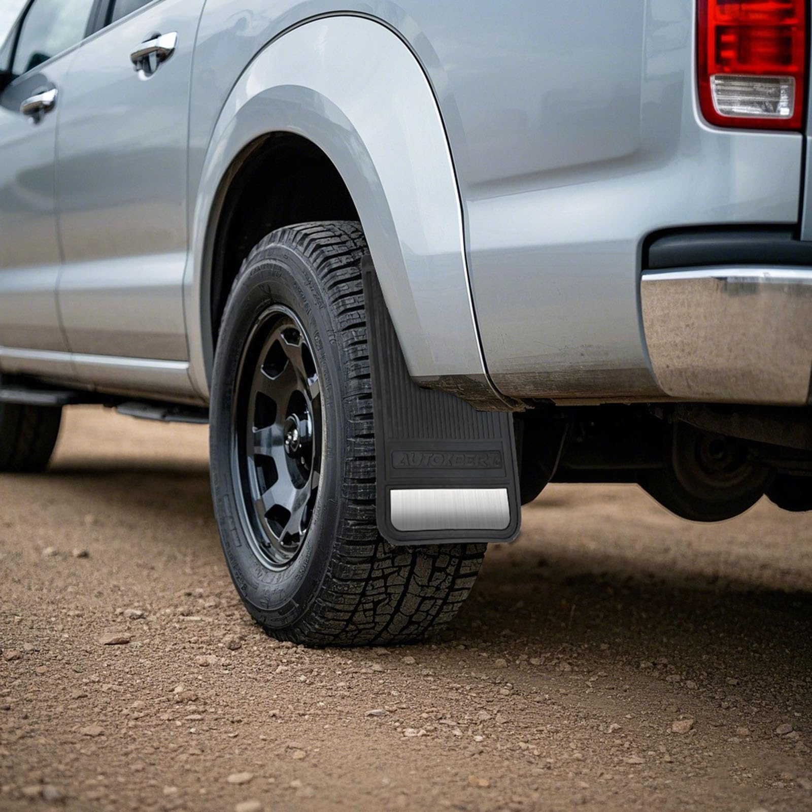 AUTOXBERT all-weather protection keeps fenders mud-proof