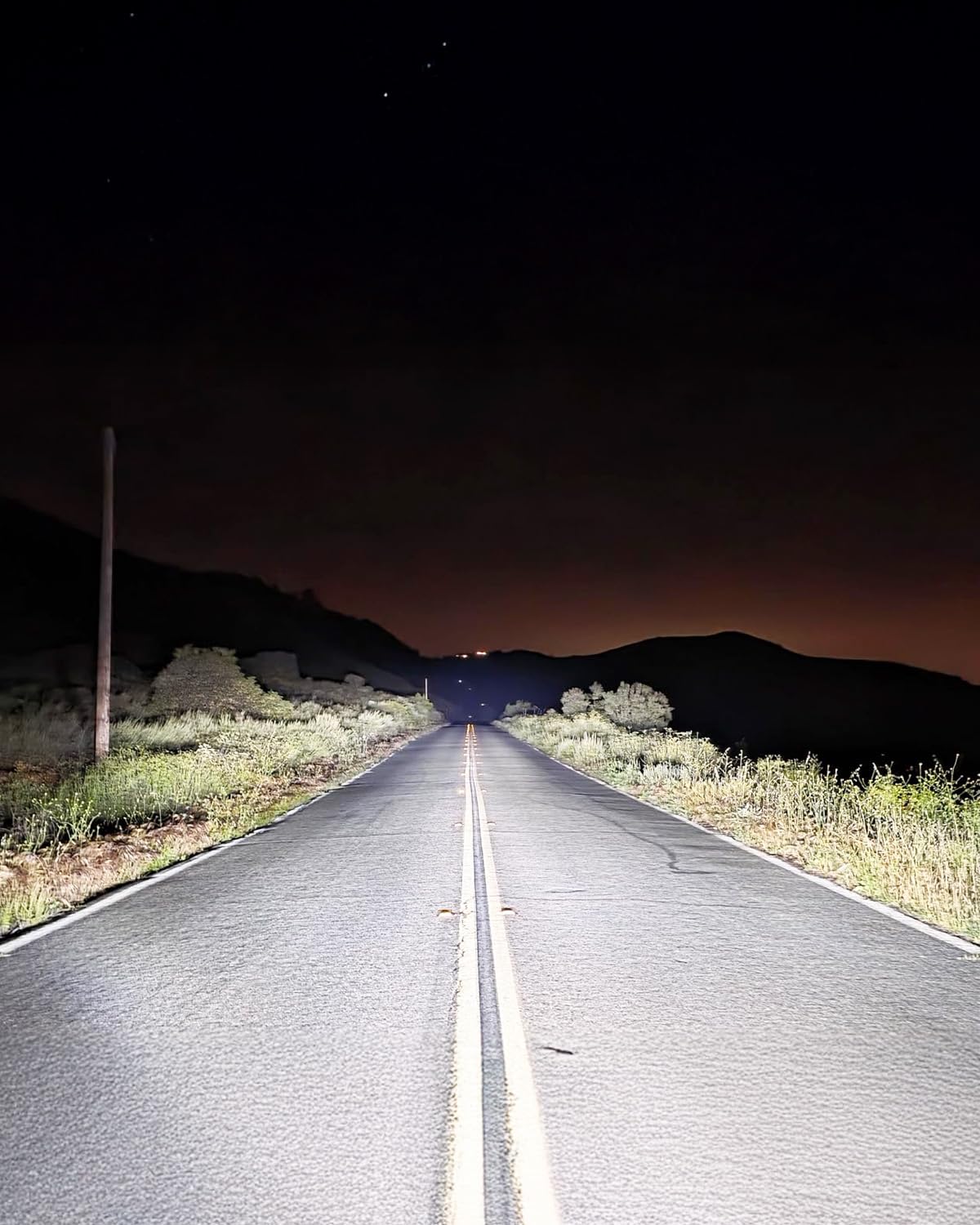 AUXITO 9005/HB3 LED bulbs beam-pattern shot shows glare-free illumination
