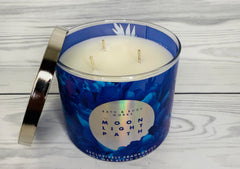 Bath and Body Works Moonlight Path candle wax pool scene for even burn and fragrance release.