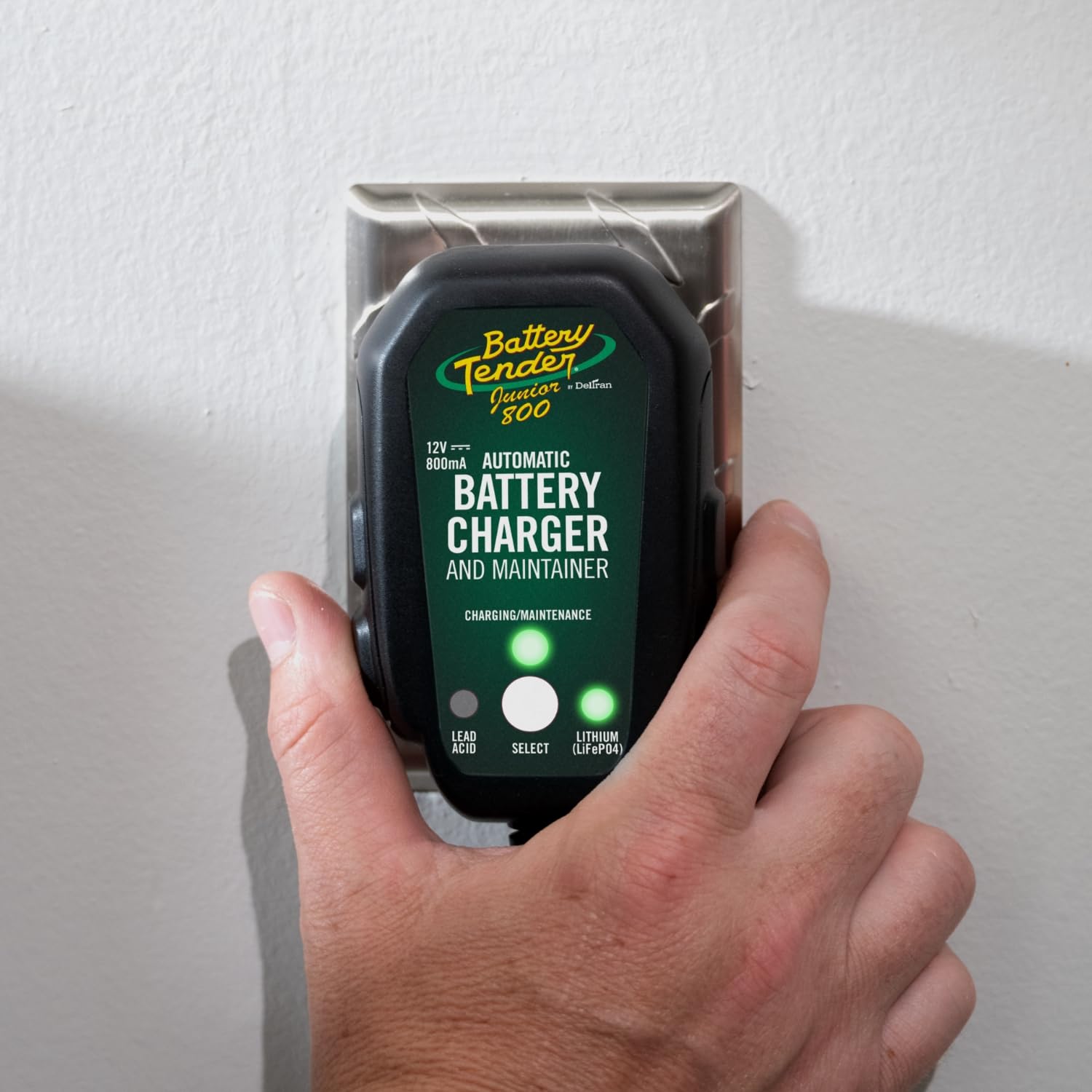 Battery Tender Junior LED status indicator shows charging progress