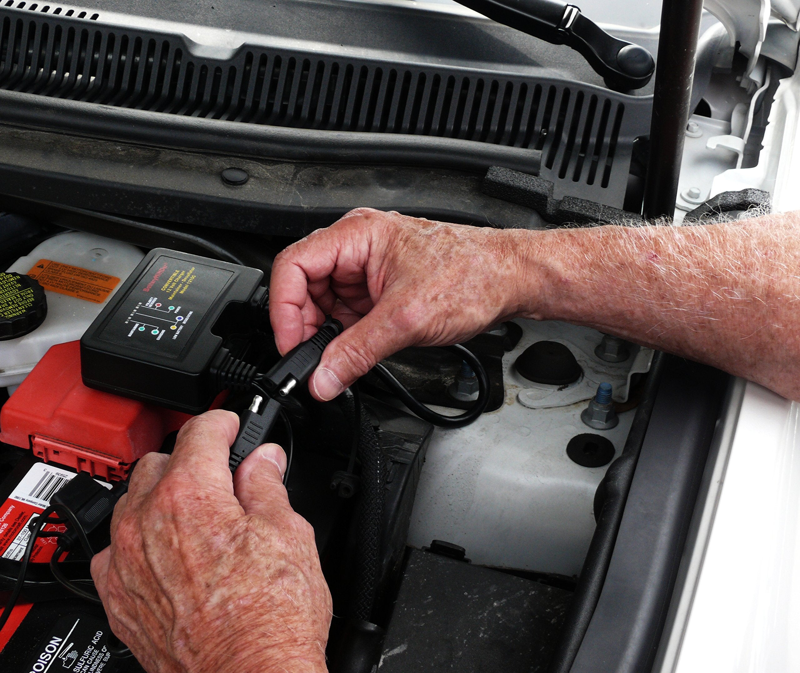 BatteryMINDer 1215C supports four-battery maintenance in parallel for multiple vehicles