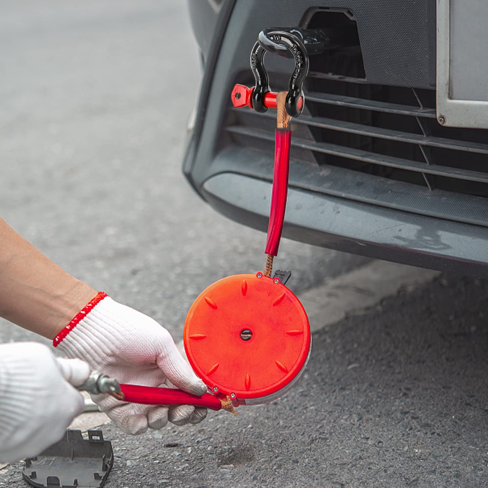 Bekith universal-fit shackle for bumper setups in tough conditions.