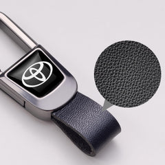 BFIVEANTE leather keychain for Toyota Highlander with soft braided leather look and strong clip