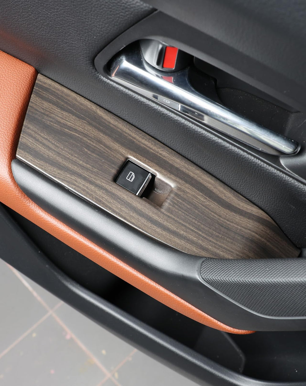 Birbenben CX-50 wood-grain finish detail complements cabin aesthetics