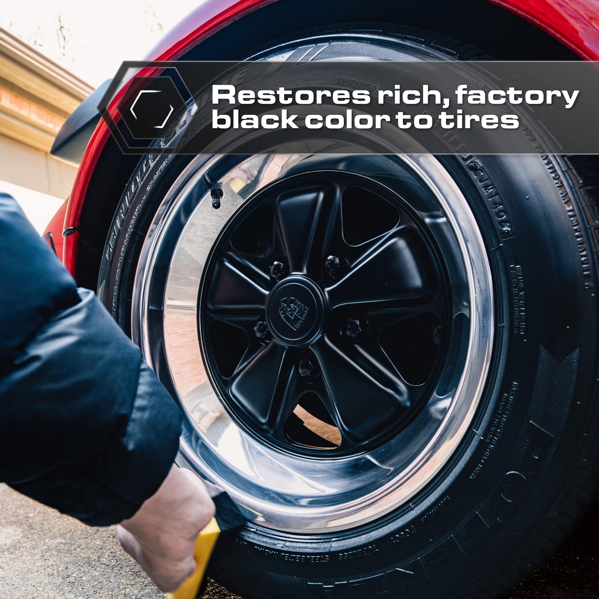 The Blackline blackout-application-foam aids even coverage during use.