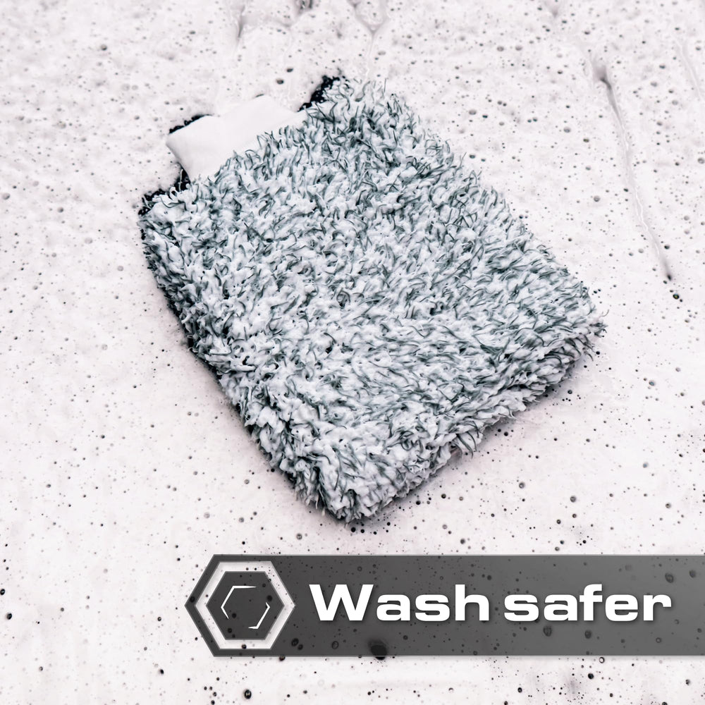 Blackline mitt creates thick foaming suds for premium washing sessions