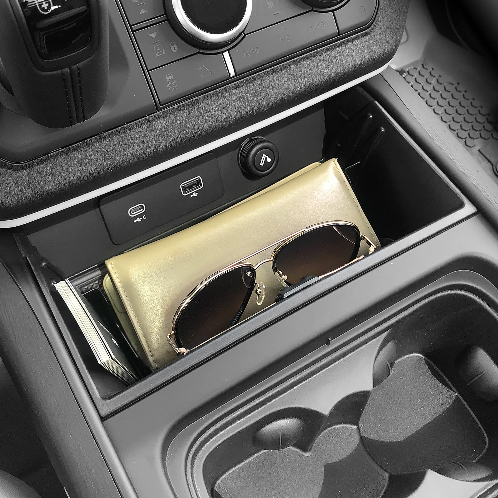 Bomely Defender tray close-up shows durable ABS plastic construction.