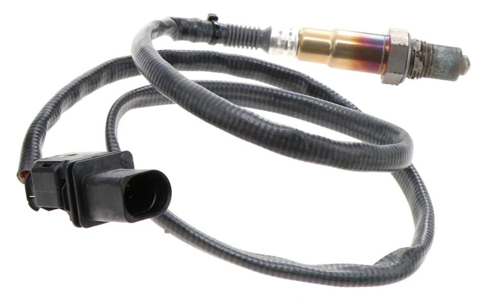 Close-up of Bosch 17025 OE connectors enabling seamless installation