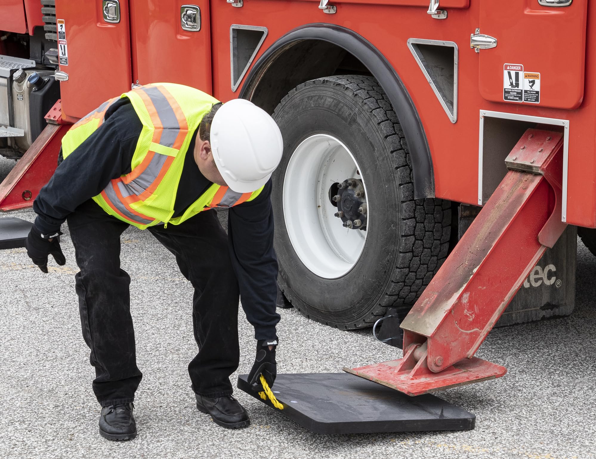 Non-slip design helps stabilize trailers and campers on uneven ground