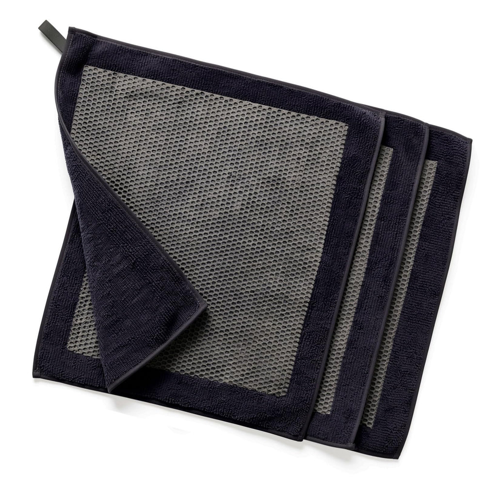 CACHIL clay towel with mesh surface for safe paint and glass decontamination.
