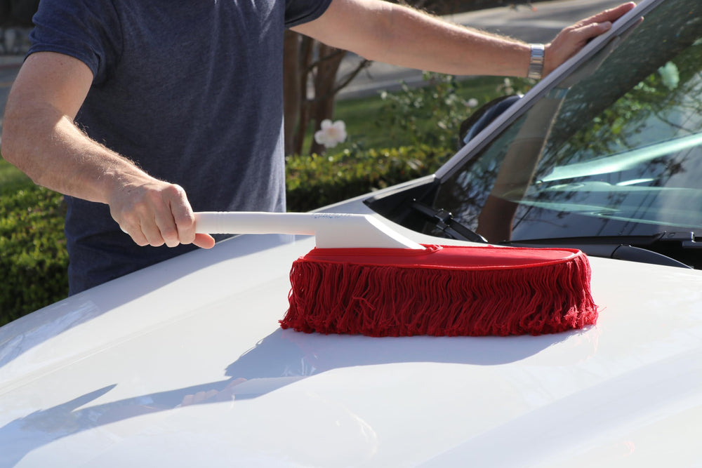 Duster reaches twenty-five inches to reach vehicle surfaces comfortably.