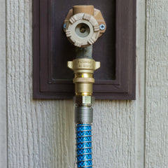 Camco regulator label highlighting lead-free brass and NSF 372 compliance