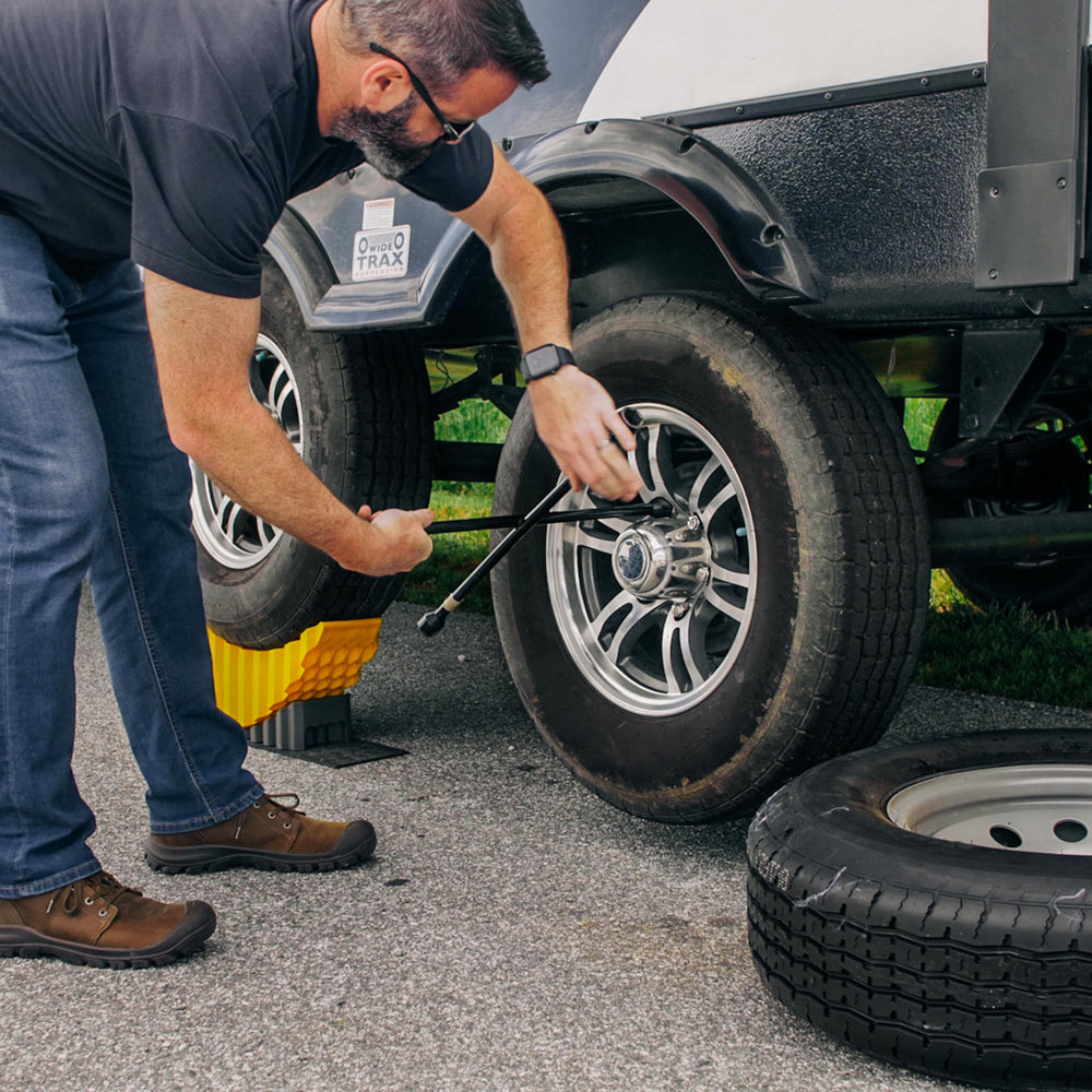 Camco Curved Trailer-Aid honeycomb design for durability.