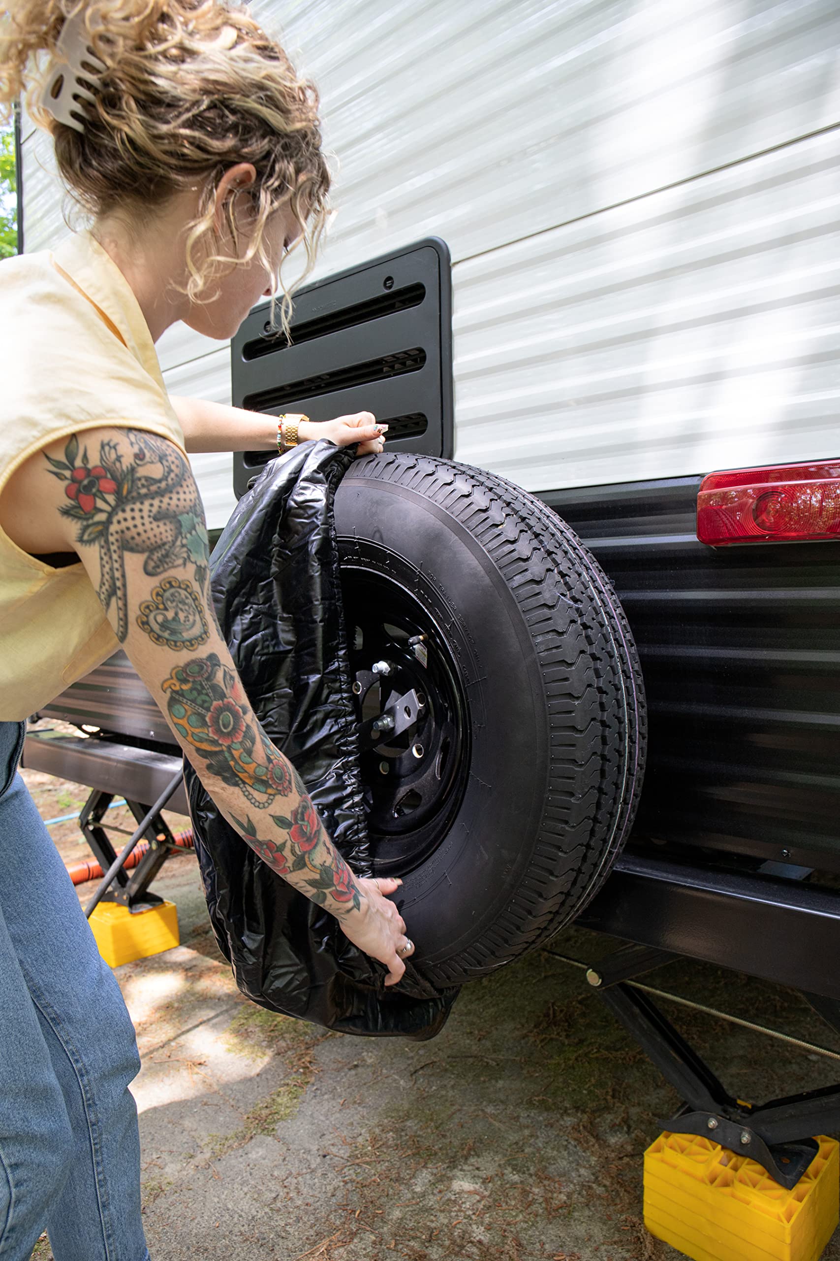 Camco leveling blocks compatible with wheels, jacks, and tandem axles.
