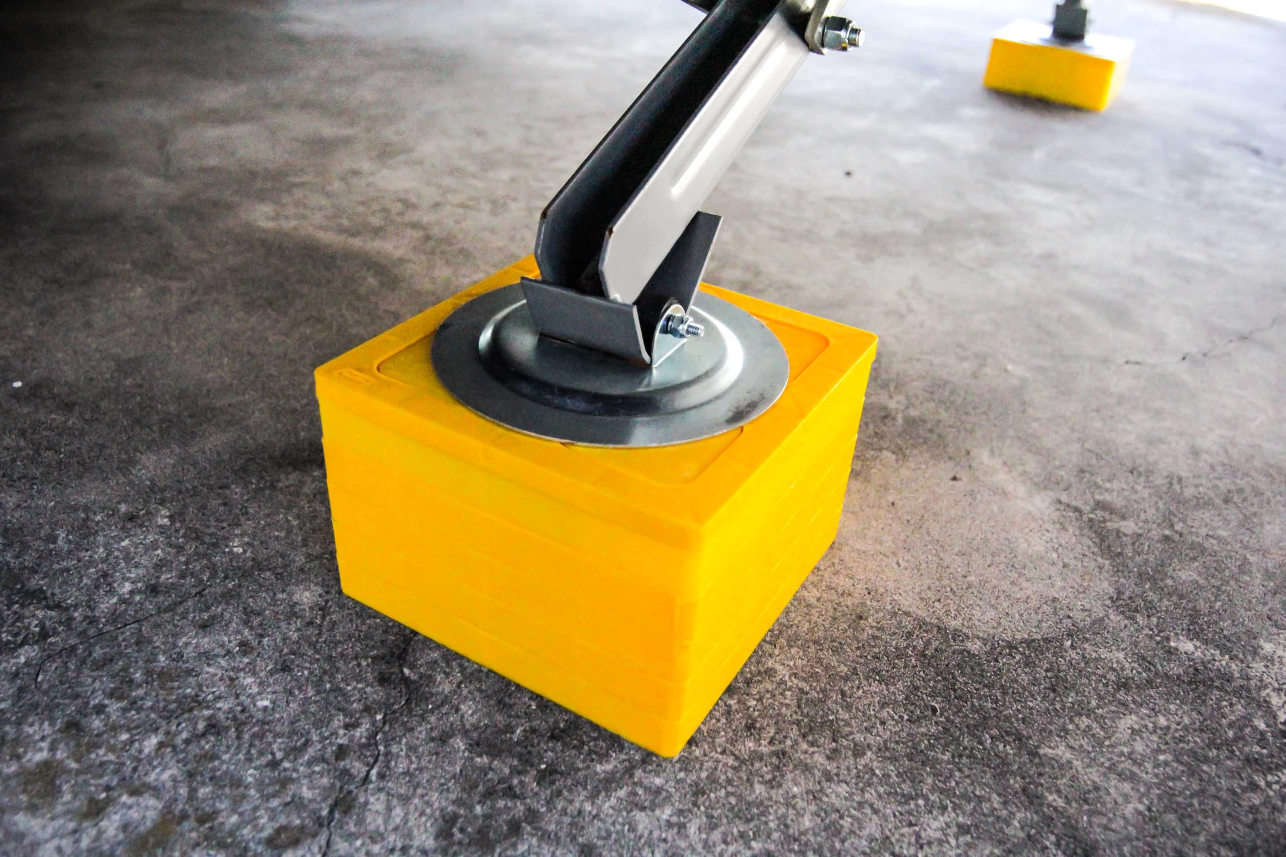 Camco cap connects two leveling blocks for extra stability.