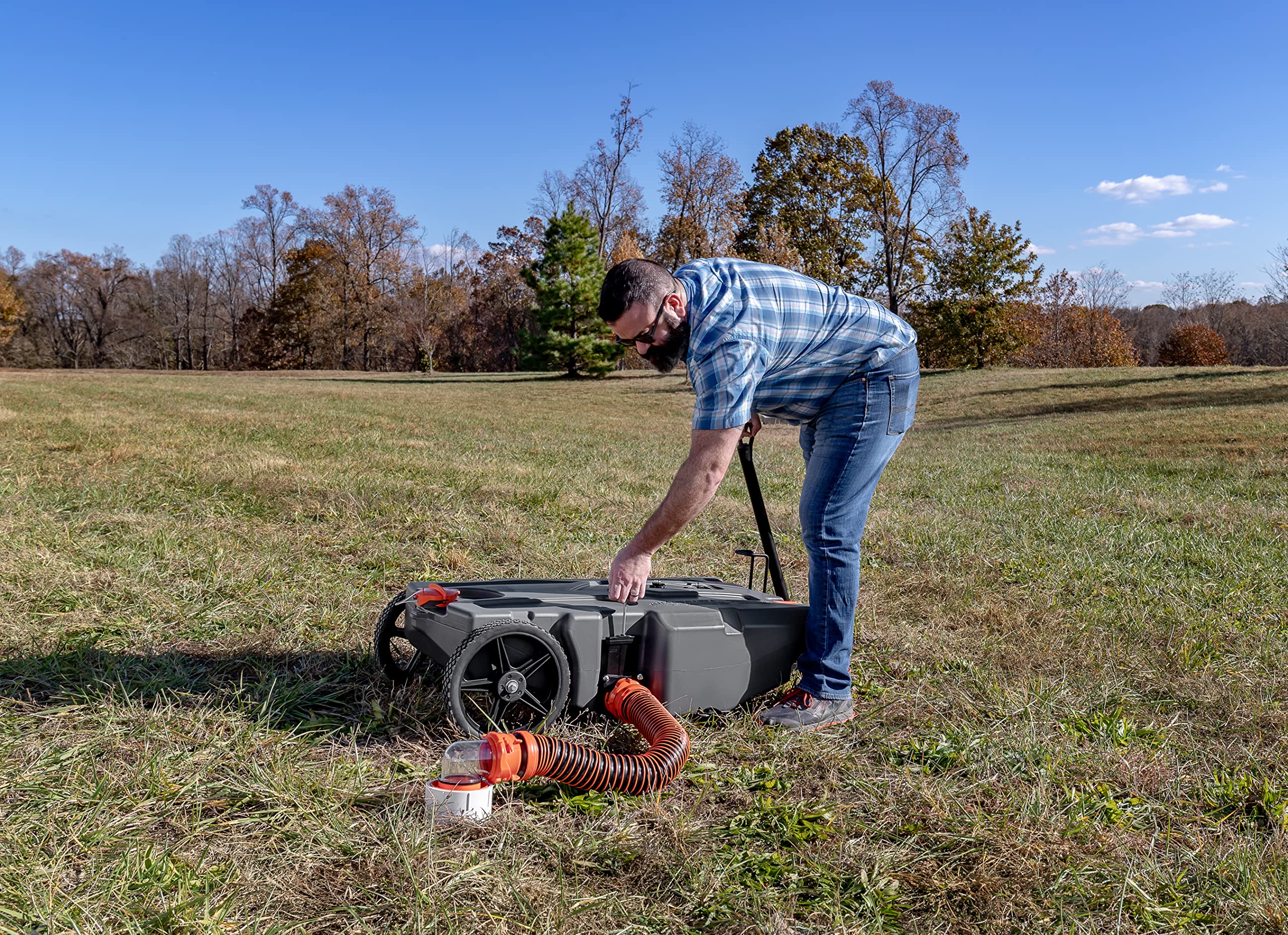 Camco Rhino gate valve enables quick, clean emptying at dump stations.